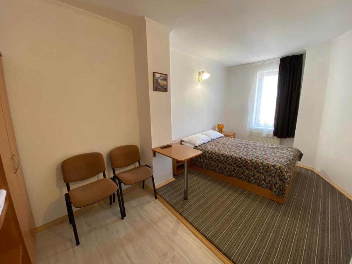 Autopark Hotel Lviv Exterior photo