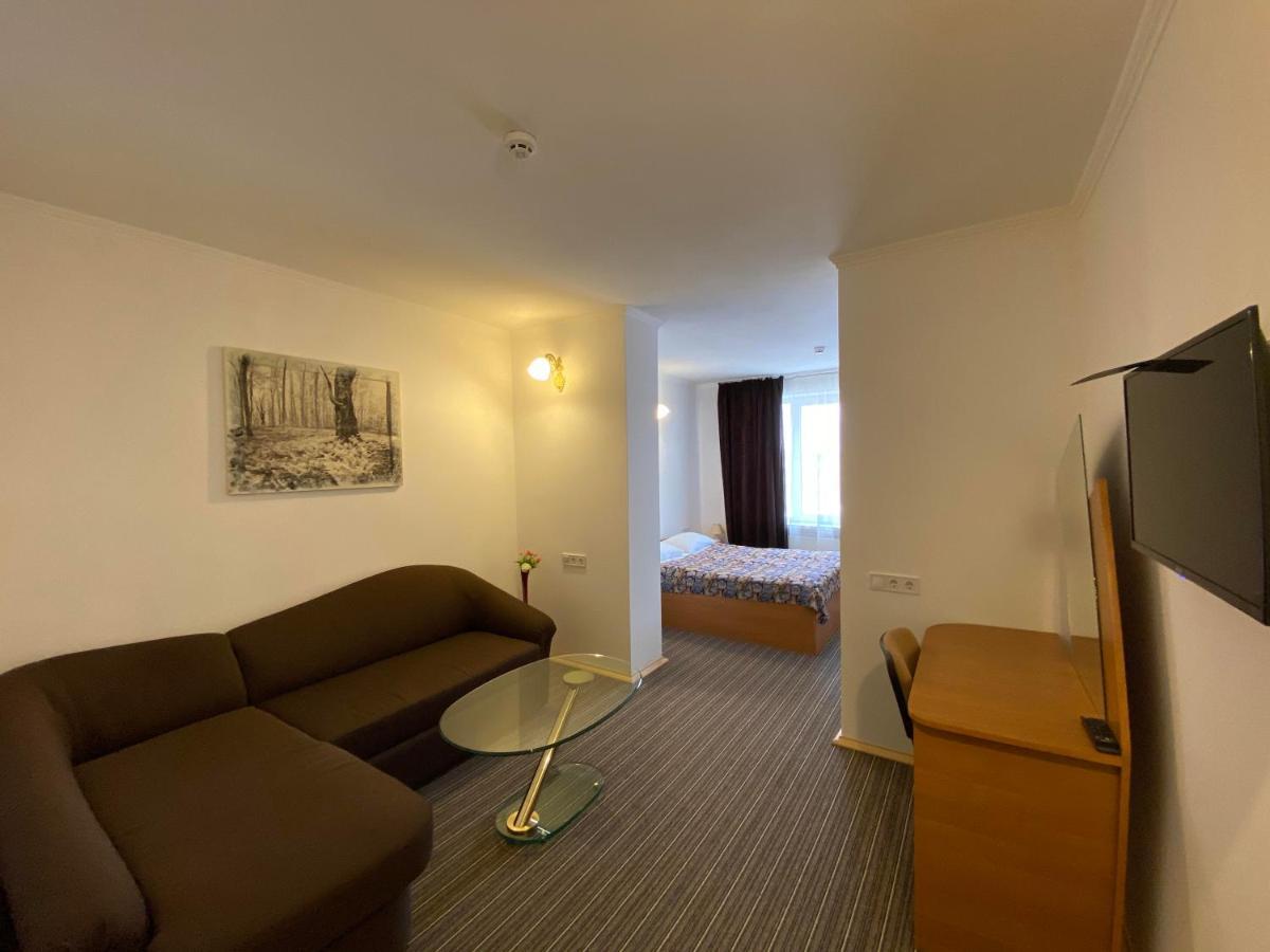 Autopark Hotel Lviv Exterior photo